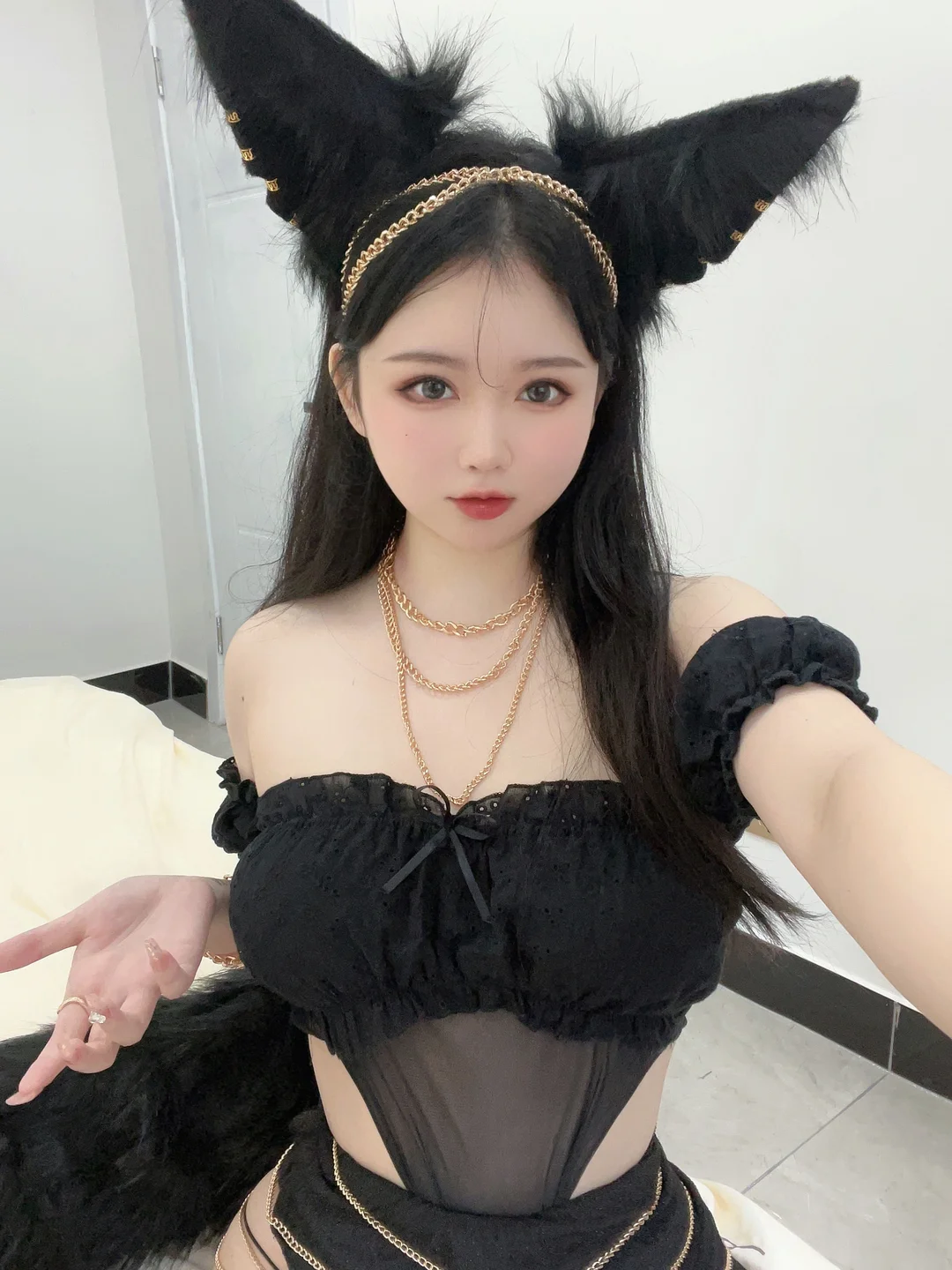 是依酱呀 - 黑狼 [34P,2V-134MB] tg@simisebaisi 【丝足阁】001.webp